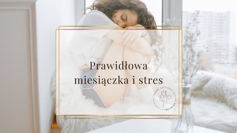 Skulona dziewczyna, cierpi z powodu dolegliwości miesiączkowych