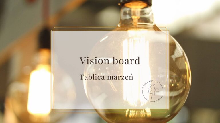 Zapalona żarówka na ciemnym tle symbol wizji