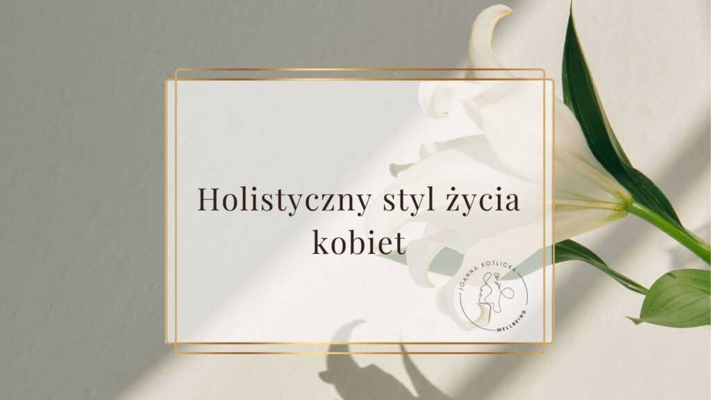 Biały kwiat na szarobiałym tle - symbol holistycznego stylu życia kobiet