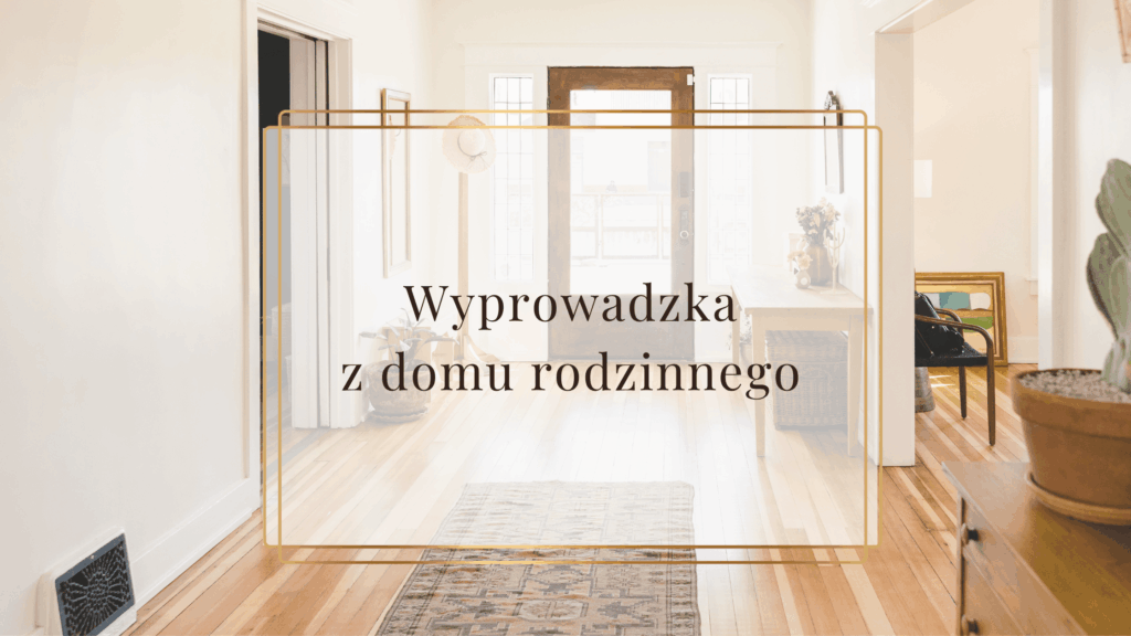Oświetlony korytarz, w centrum drzwi - symbol tego, jak wyprowadzka z domu rodzinnego wpływa na zdrowie psychiczne